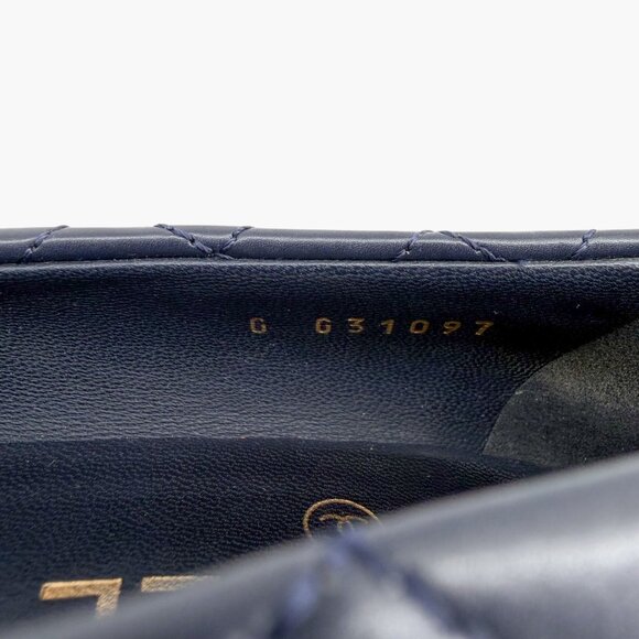 Chanel Camellia Cap Toe Pumps Navy Quilted Leather Low Heel Size 38.5 C US 7.5-8 - Picture 15 of 16